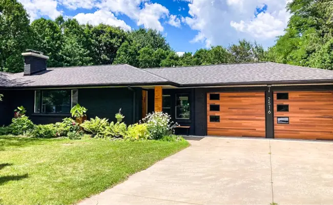 Why Modern Homeowners Choose C.H.I. Overhead Doors For Their Garage